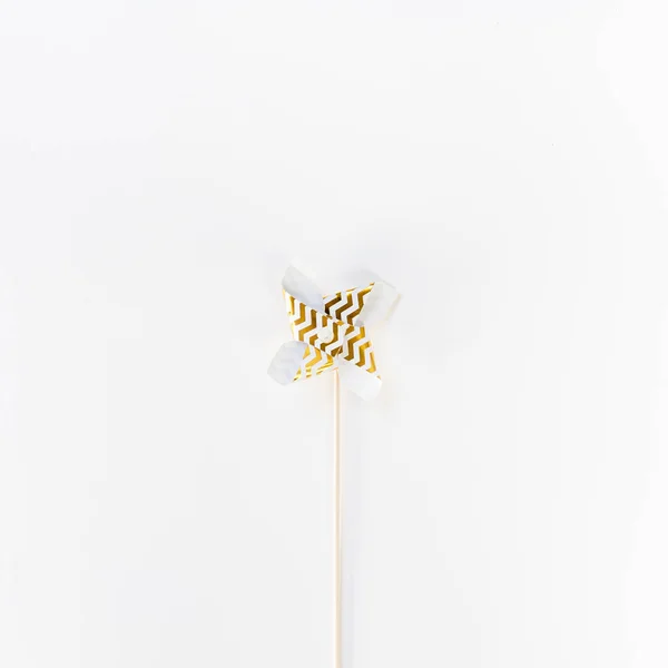 Små gyllene Pinwheel leksak fläkt — Stockfoto