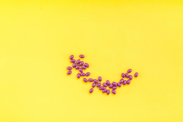 Näringstillskott lila piller — Stockfoto