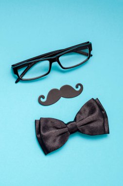 Kağıt bıyıkları erkekler babalar baba konsepti için