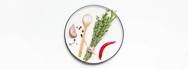 Empty plate with greens herbs and spices around — Stock Photo, Image