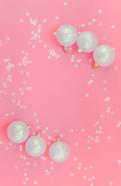 Χριστούγεννα ροζ επίπεδη μοτίβο με πέρλες μπάλες — Φωτογραφία Αρχείου