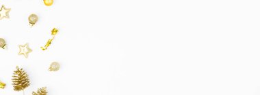 Altın dekorasyon ile Noel kompozisyon