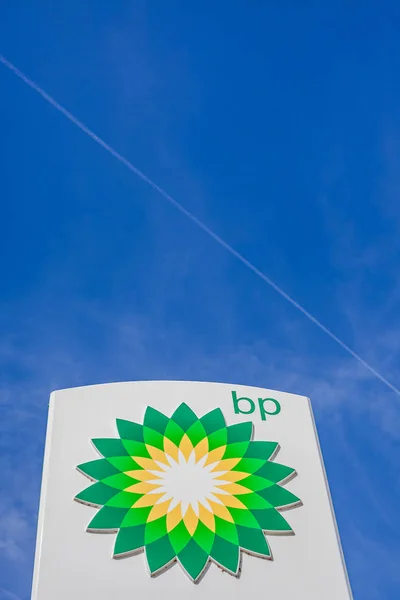 Logo BP na stacji paliw — Zdjęcie stockowe