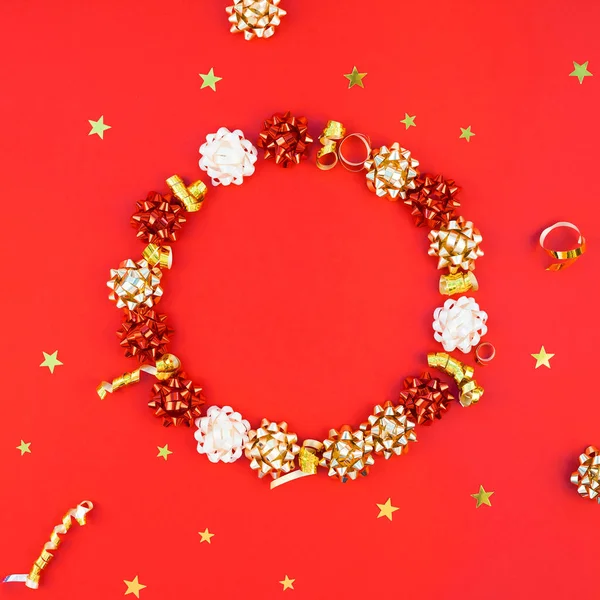Natale dorato rotondo corona cornice sfondo — Foto Stock