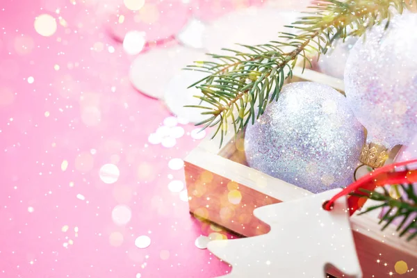 Boże Narodzenie perła dekoracji kulki różowe tło — Zdjęcie stockowe