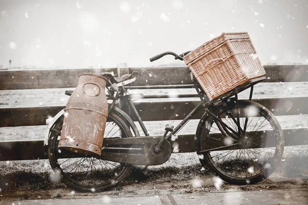 Old bicycle with can and basket — Stock Photo, Image
