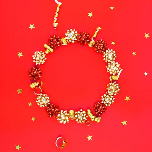 Navidad corona redonda dorada marco fondo — Foto de Stock