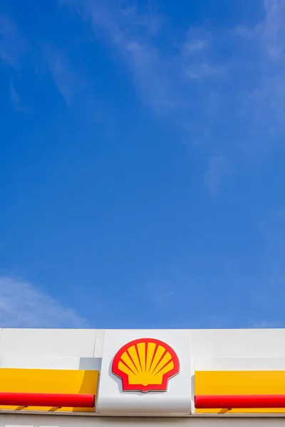 Logo firmy Shell na stacji paliw — Zdjęcie stockowe