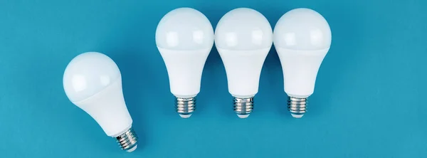 Εξοικονόμηση ενέργειας και φιλική προς το φιλικό προς το φως λαμπτήρες LED — Φωτογραφία Αρχείου