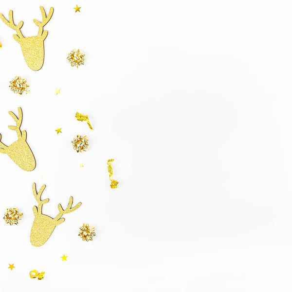 金色の鹿とクリスマスの組成物 — ストック写真