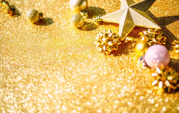 황금 장식 크리스마스 구성 — 스톡 사진