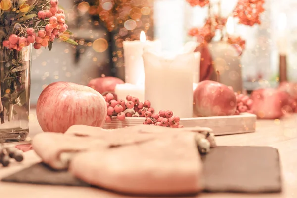 Výzdoba podzimního stolu na sváteční večeři díkůvzdání — Stock fotografie