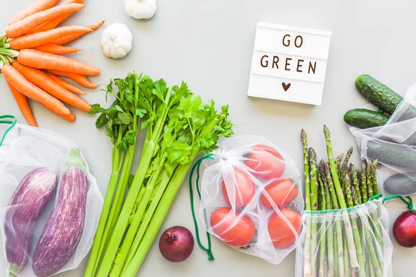 Fresh Organic Vegetables Eco Reusable Produce Shopping Bags Flat Lay — Stock Photo, Image