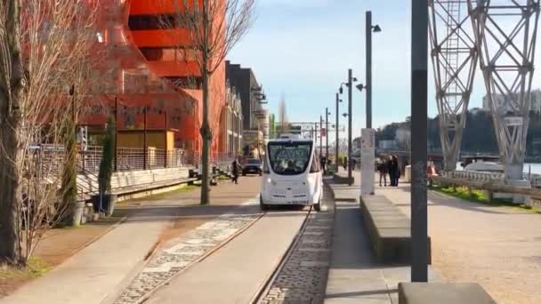 Autocarro Elétrico Serviço Ônibus Chamado Navly Video Experimental Sustainable Futuristic — Vídeo de Stock