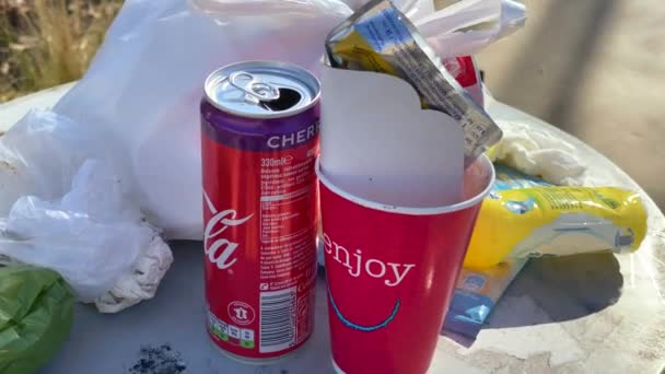 Poubelles Pleines Dans Parc Tas Fast Food Jetables Dessus Eux — Video