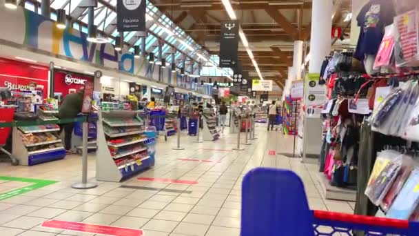 Skydd Mot Pandemier Carrefour Hypermarket Utbrottet Covid Kön Linje Separerar — Stockvideo