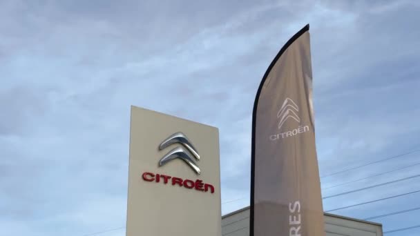 Citroen Logotipo Marca Fundo Céu Azul Brilhante Localizado Lyon França — Vídeo de Stock