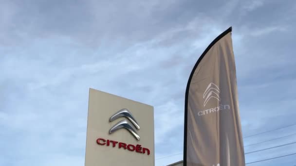 Citroen Logotipo Marca Fundo Céu Azul Brilhante Localizado Lyon França — Vídeo de Stock