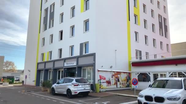 Logotipo Edificio Del Hotel Situado Lyon Francia Sobre Fondo Azul — Vídeo de stock