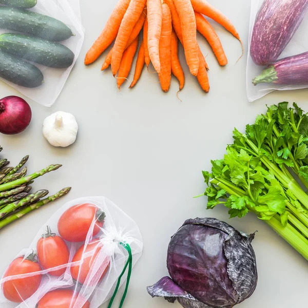 Fresh Organic Vegetables Eco Reusable Produce Shopping Bags Flat Lay — Stock Photo, Image