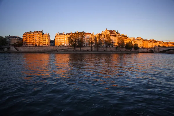 Cartoline Parigi Fiume Senna Villette Schiera Nelle Soleggiate Giornate Parigine — Foto Stock