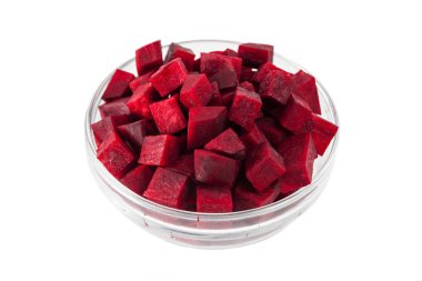 Kırpılmış pancar beyaz arkaplanda izole edildi