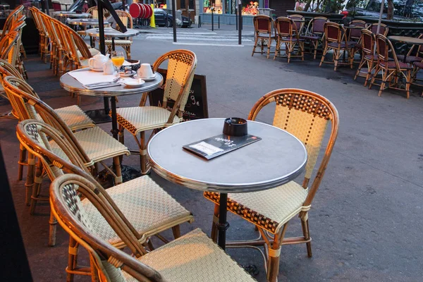 フランス 2016 メニュー ボードとパリのマレ地区にあるフレンチ レストランの外の朝食フランス — ストック写真