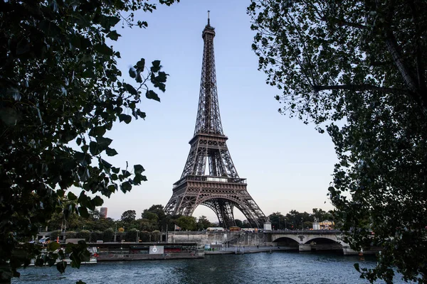 Τον Πύργο Του Άιφελ Από Τον Ποταμό Σηκουάνα Στο Παρίσι — Φωτογραφία Αρχείου
