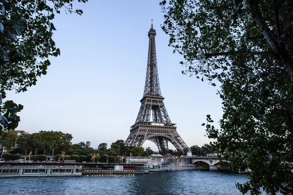 Τον Πύργο Του Άιφελ Από Τον Ποταμό Σηκουάνα Στο Παρίσι — Φωτογραφία Αρχείου