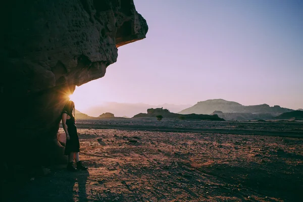 Beautiful Young Woman Timna Desert Israel Rocks Sunset Time Mystic — Stock Photo, Image