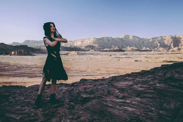 Bella Giovane Donna Timna Deserto Israele Rocce Nel Tempo Del — Foto Stock