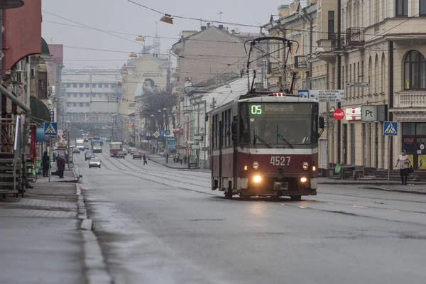 Charkov Ukrajina Duben 2016 Staré Post Sssr Tramvají Deštivém Počasí — Stock fotografie