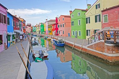 Burano Adası, Venedik, İtalya 'da renkli evler alındı 