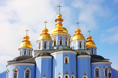 Bahar aylarında Ukrayna alınan Kiev katedral içinde altın baş edebiliyor 