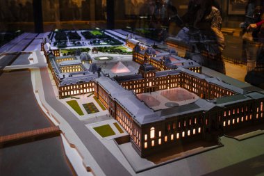 Paris, Fransa, - 3 Ekim 2016 Louvre Musée du Louvre, Paris, 3 Ekim 2016 içinde /Louvre Müzesi model