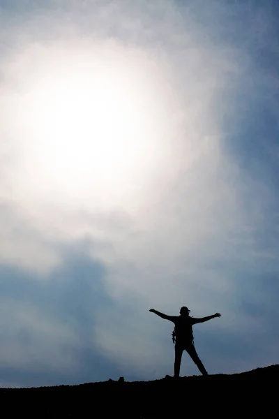 Tourist Walking Hill Silhouette — Stock Photo, Image