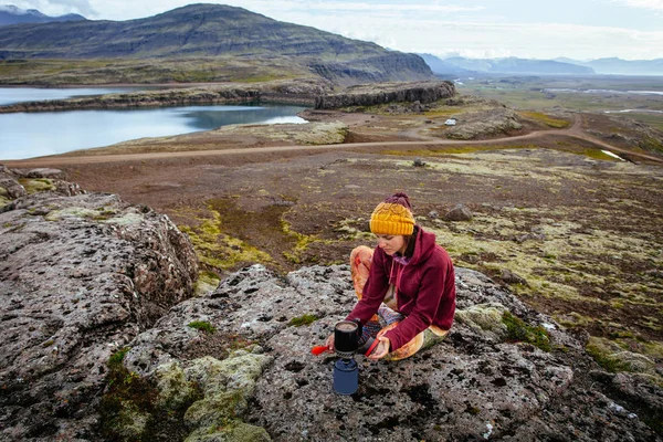 아이슬란드에서 자연에 커피를 만드는 — 스톡 사진