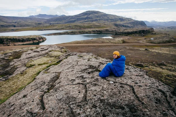Fiatal Meleg Kék Hálózsák Köveket Északi Tömegű Izland — Stock Fotó