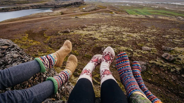 Nogi Skarpetkach Piękny Ornament Charakterze Islandii Mech — Zdjęcie stockowe