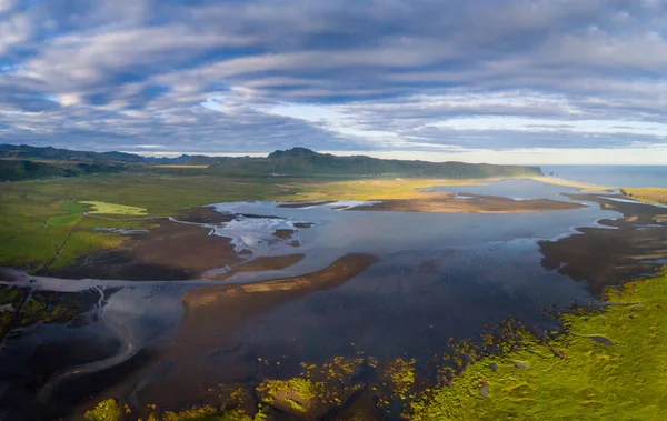Pantai Dekat Batu Vik Islandia Waktu Matahari Terbenam — Stok Foto