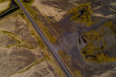 İzlanda 'nın peyzajları ve otoyolları insansız hava aracı ile alındı.
