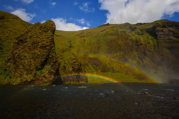 Arc Ciel Près Cascade Skogafoss Par Temps Ensoleillé Islande — Photo