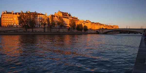 Cartoline Parigi Fiume Senna Villette Schiera Nelle Soleggiate Giornate Parigine — Foto Stock