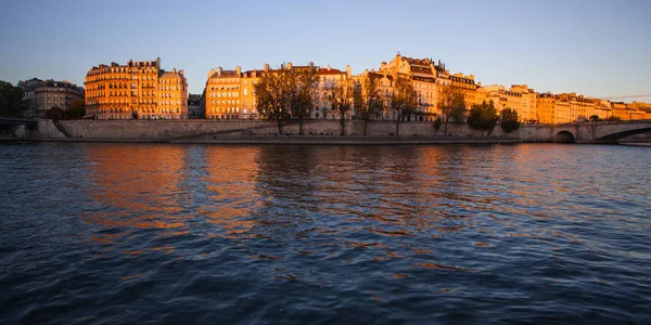 Cartoline Parigi Fiume Senna Villette Schiera Nelle Soleggiate Giornate Parigine — Foto Stock