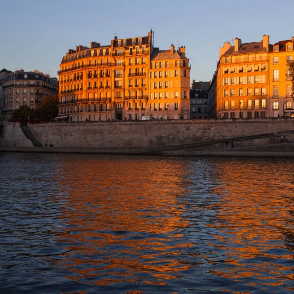 Postales Desde París Río Sena Casas Adosadas Los Soleados Días —  Fotos de Stock