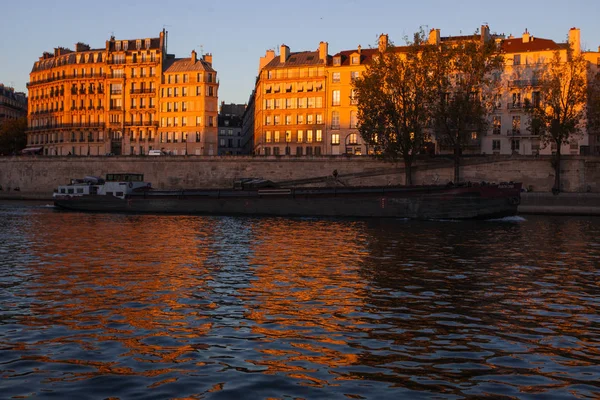 Postales Desde París Río Sena Casas Adosadas Los Soleados Días —  Fotos de Stock