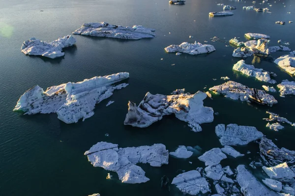 Jäätikkö Laguuni Islannissa Varmistaa Auringonlaskun — kuvapankkivalokuva