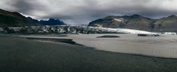 폭풍이 몰아치는 날씨에 빙상을 그리는 아이슬란드 — 스톡 사진