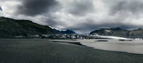 폭풍이 몰아치는 날씨에 빙상을 그리는 아이슬란드 — 스톡 사진