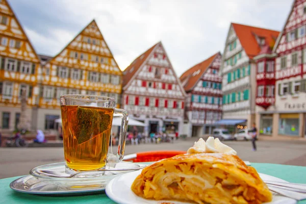 Tee Mit Apfelstrudel Straßencafé Herrenberg Deutschland — Stockfoto